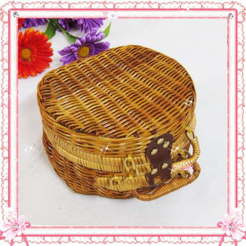 Hand-woven Retro Hasp Handle Cosmetic Case