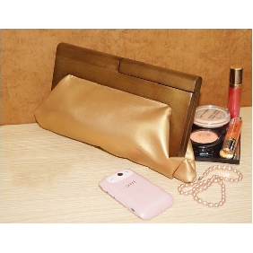 Korean Wooden Clamps Ladies Handbags Cute Fashionable Golden Clutches for Women